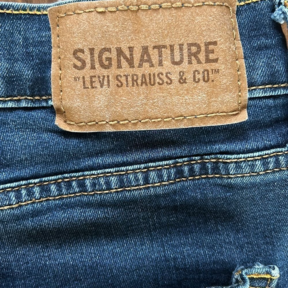 Levi’s Signature Jean Shorts - Picture 5 of 8